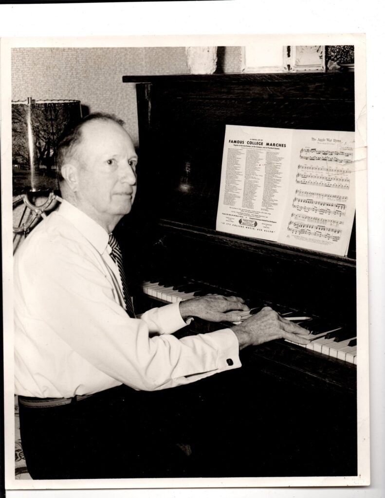 Museum of the American G.I in College Station, Texas - Image of Pink Wilson playing